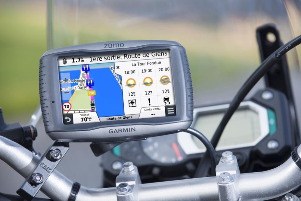  - Nouveau GPS moto Zumo 590 : grand écran et routes sinueuses
