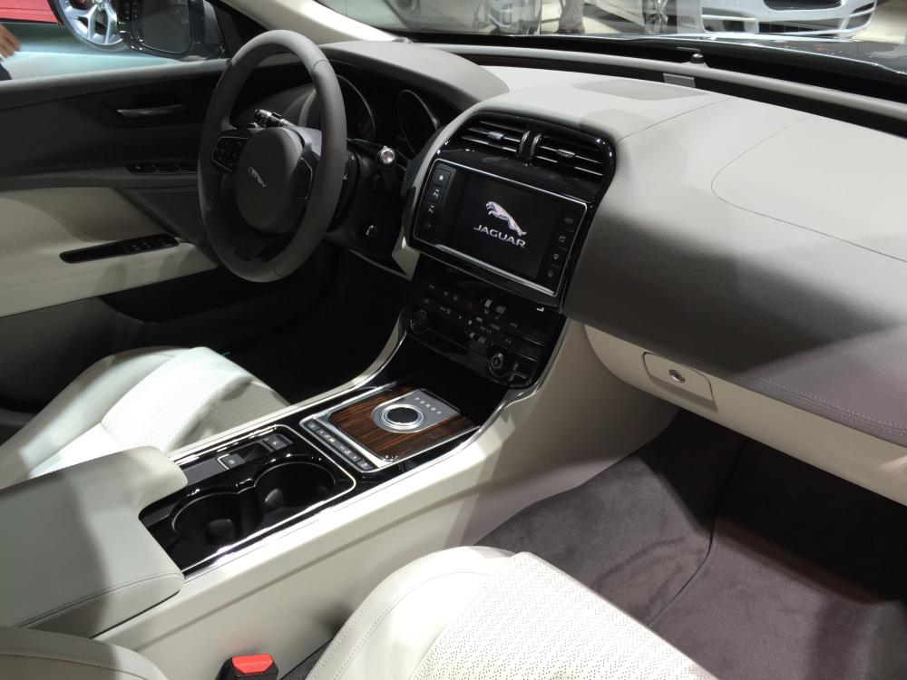  - Jaguar XE (Officiel - 2014)