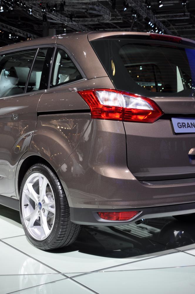  - Ford Grand C-Max Facelift 2015