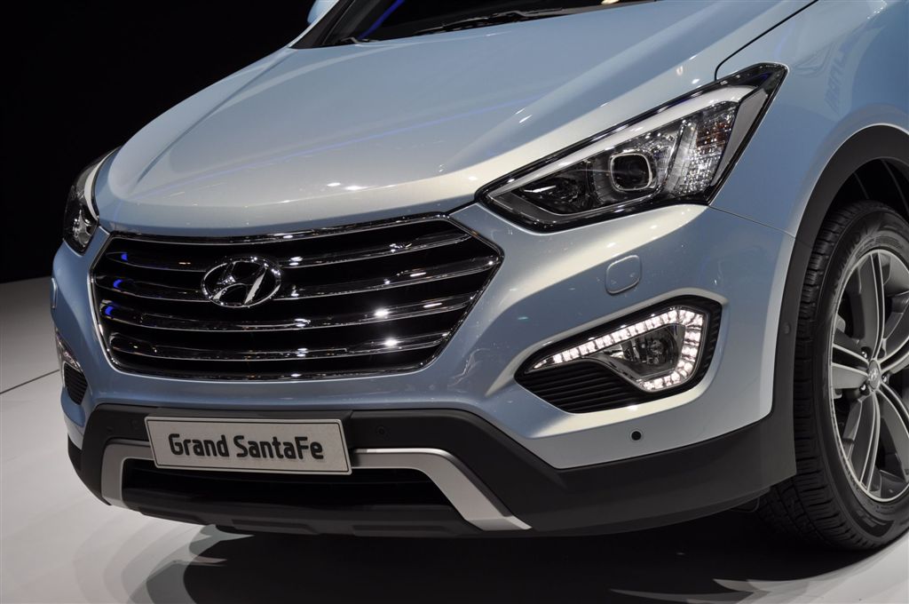  - Hyundai Grand Santa Fe