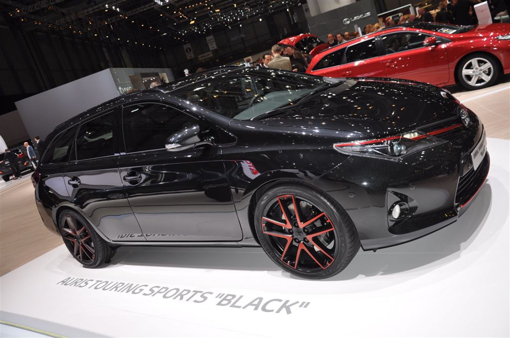  - Toyota Auris Touring Sports Black