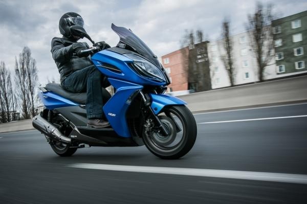  - Avec son K-xct, Kymco provoque le X-max !