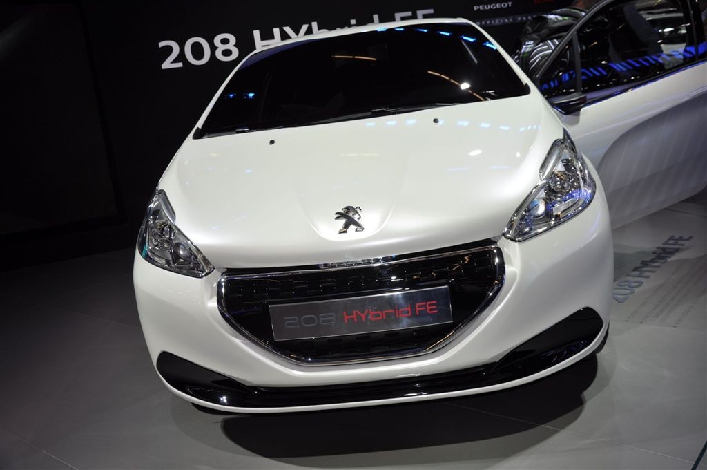  - Peugeot 208 Hybrid FE Concept