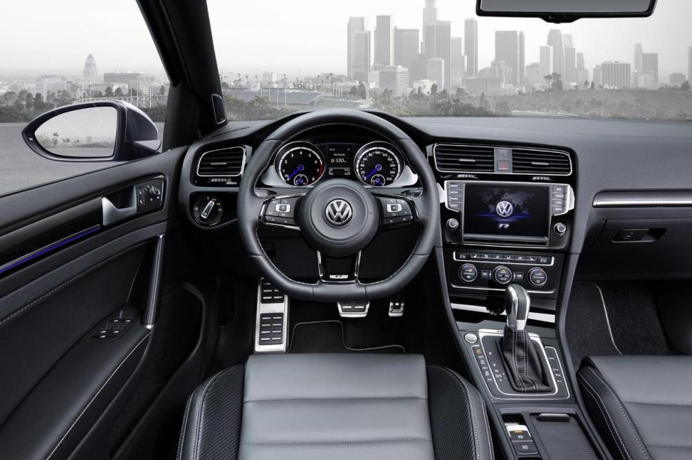  - Volkswagen Golf VII R SW (officiel)