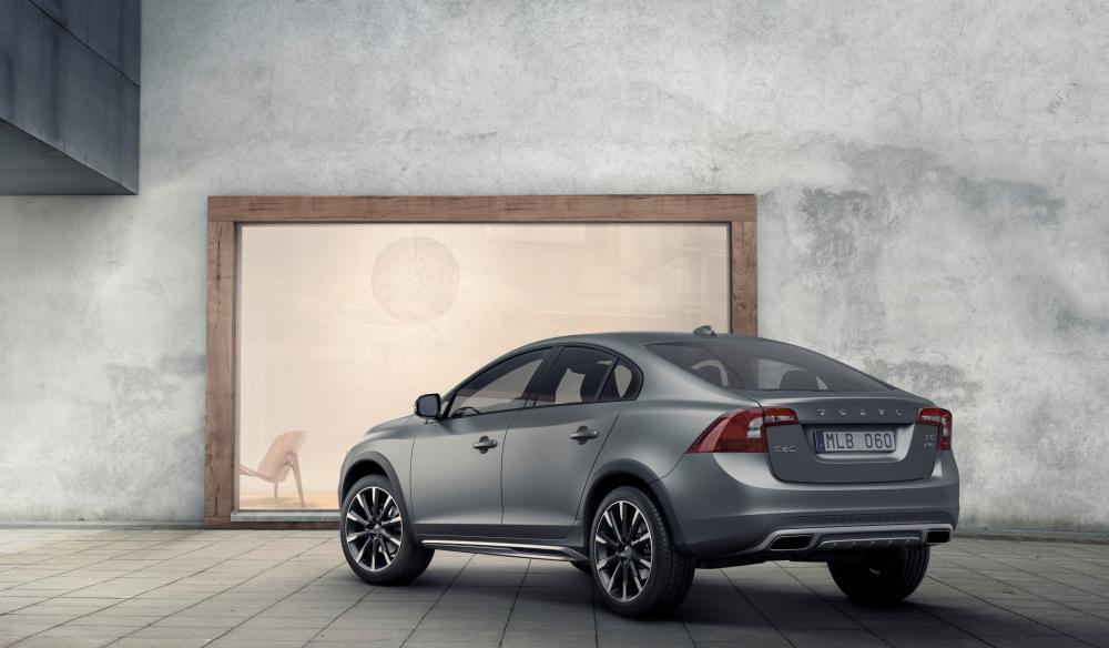  - Volvo S60 Cross Country 2015 (officiel)