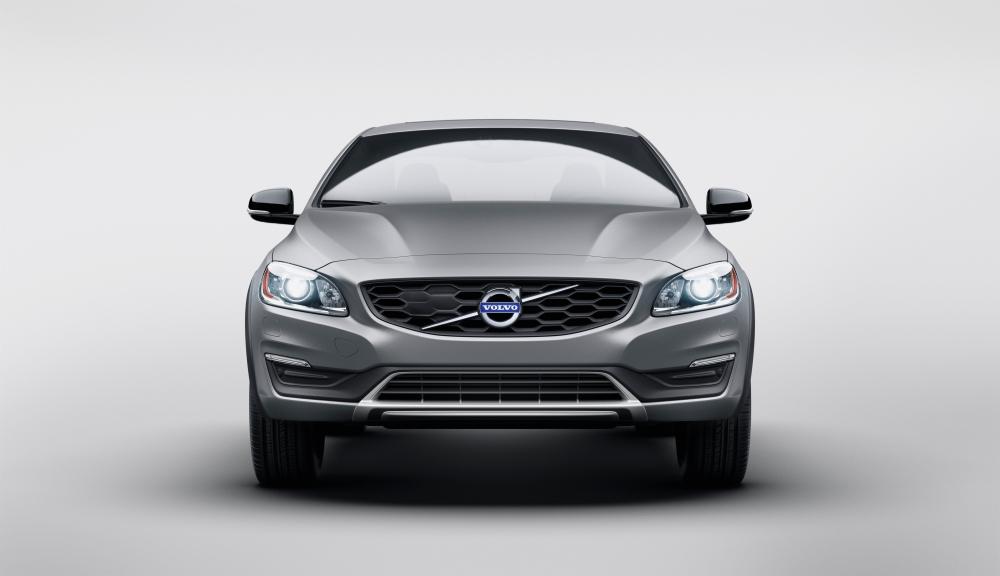  - Volvo S60 Cross Country 2015 (officiel)