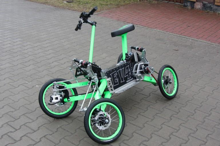 EV4 : le "scooter" électrique à 4 roues venu de Pologne
