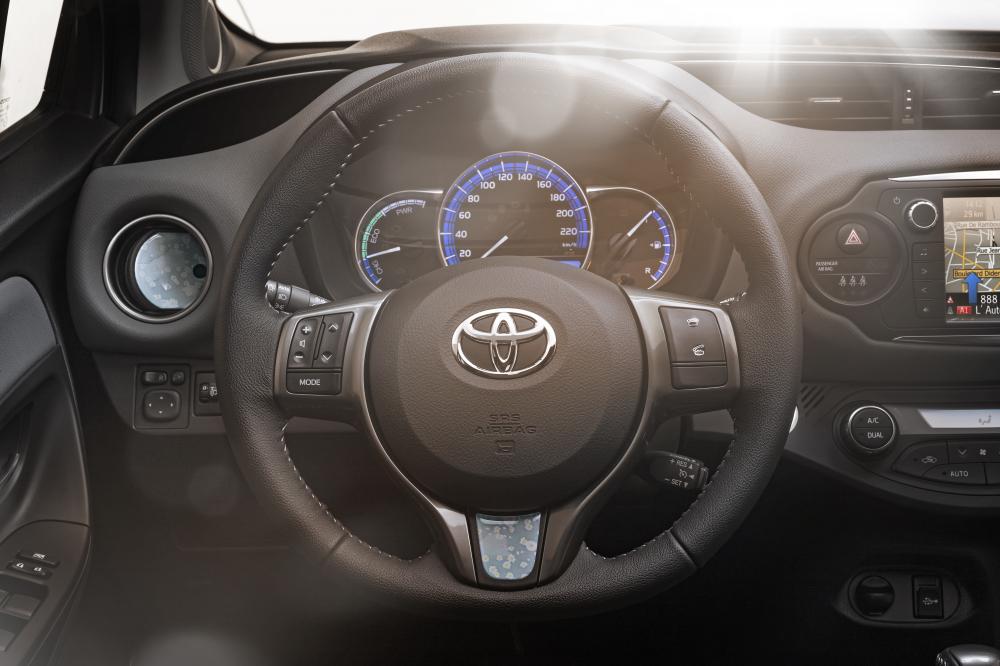 Toyota Yaris Cacharel 2015 (officiel)