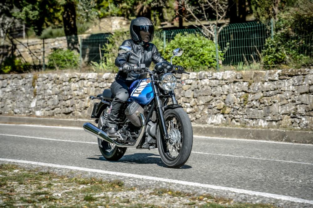  - Essai Moto Guzzi V7 II Stone - Special