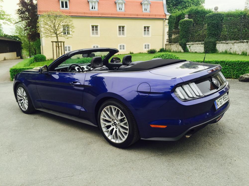  - Ford Mustang Convertible
