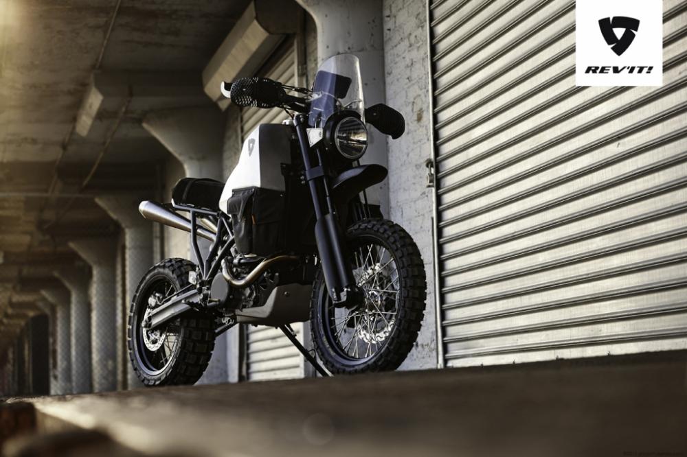 REV’IT!#95 : le néerlandais dévoile sa moto à deux roues motrices