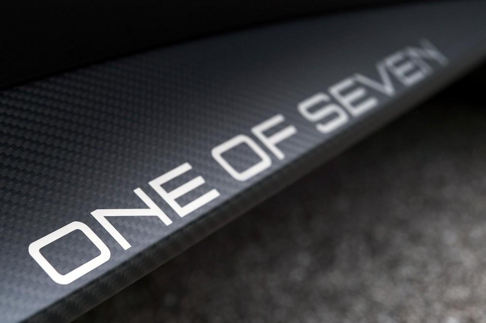  - Aston Martin Vanquish "One of Seven" 2015 (officiel)
