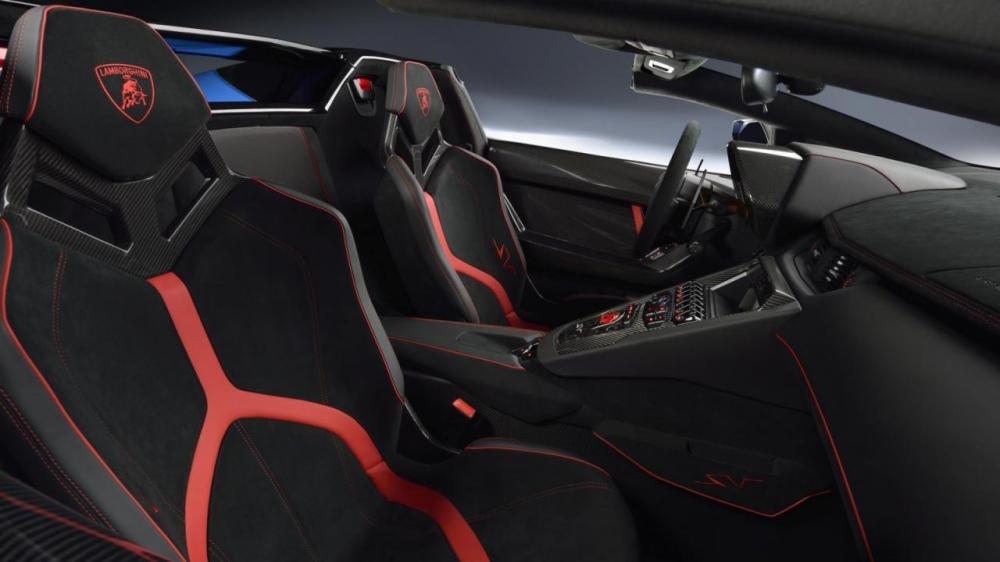  - Lamborghi Aventador SV Roadster (officiel)