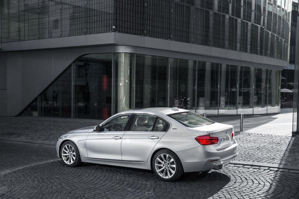 BMW 330e 2016 (officiel)