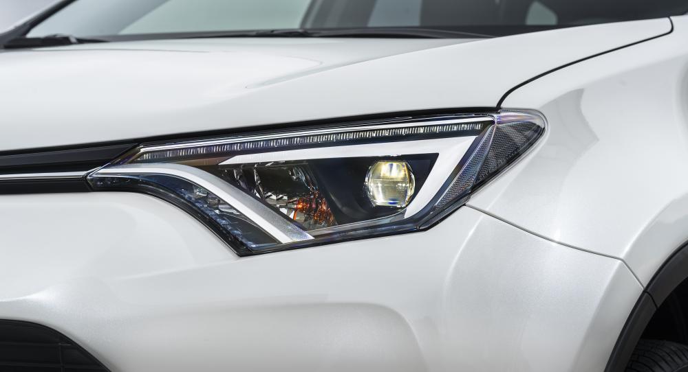  - Toyota RAV4 Hybrid 2015 (officiel)