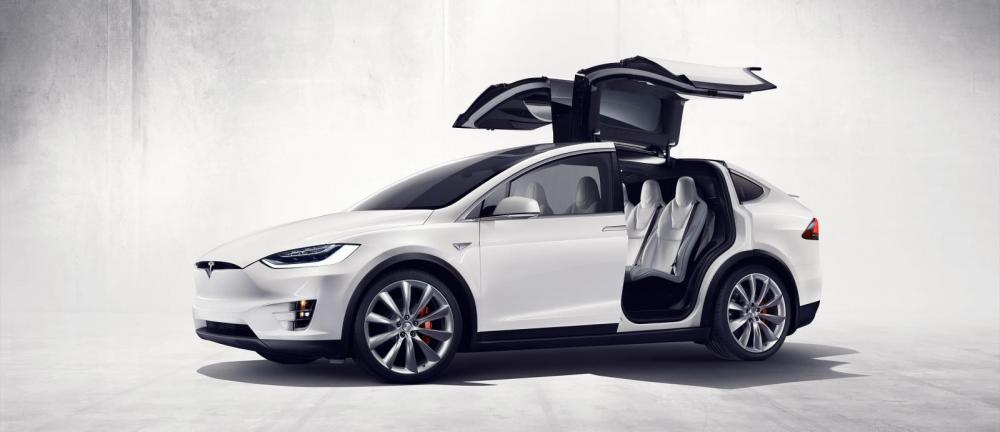  - Tesla X 2015 (officiel)