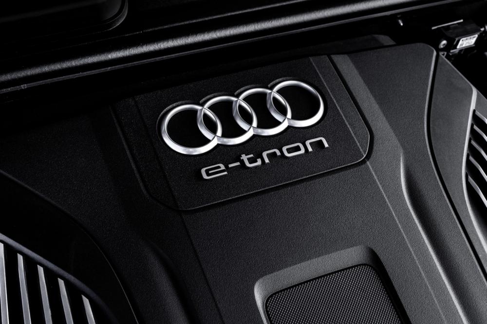  - Audi Q7 etron 2016 (officiel)