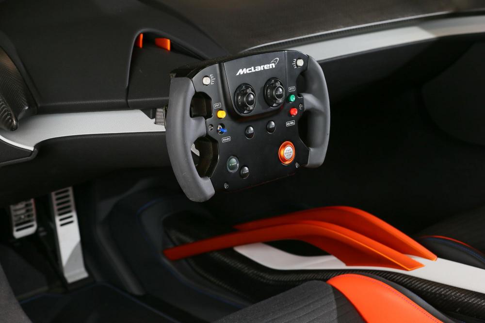  - McLaren 675LT JVC-Kenwood