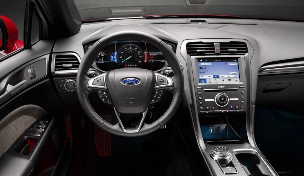 - Ford Fusion V6 Sport (Detroit 2016)