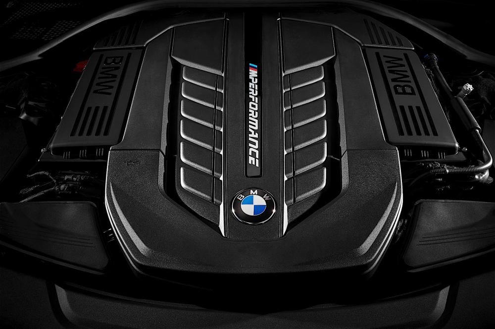  - BMW M760Li xDrive