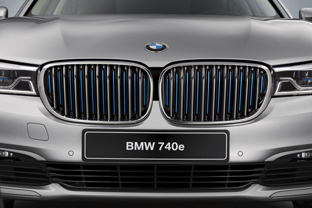  - BMW 740e iPerformance