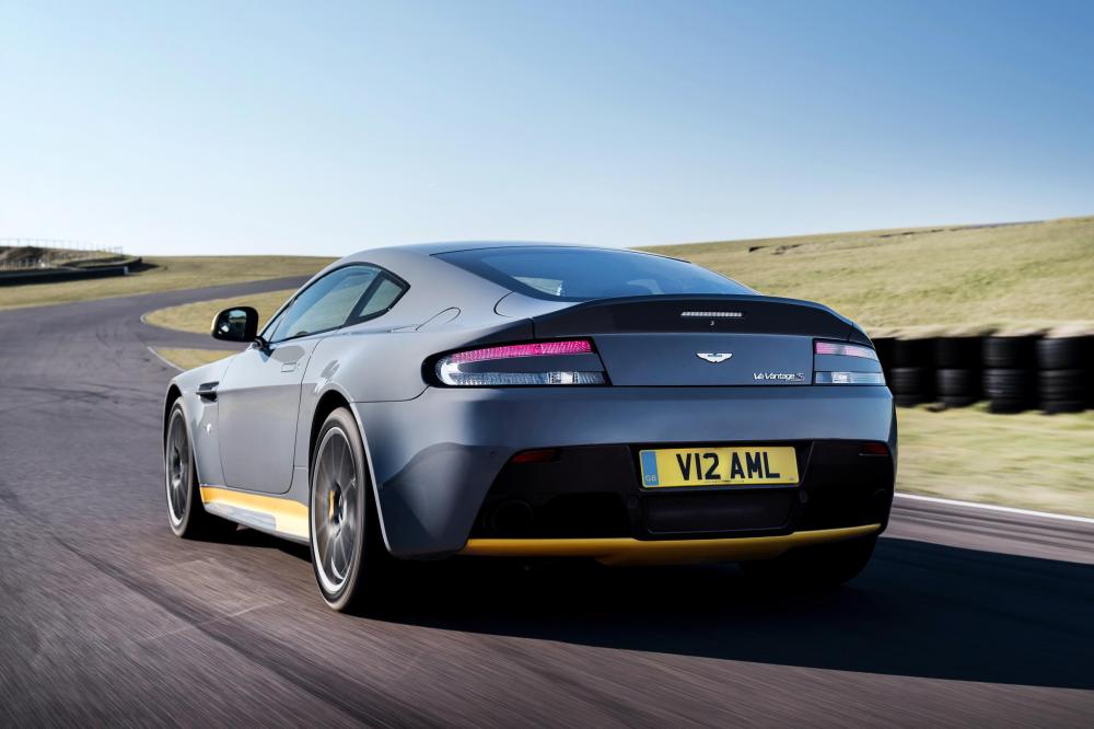 Aston Martin V12 Vantage S - boîte manuelle (officiel)