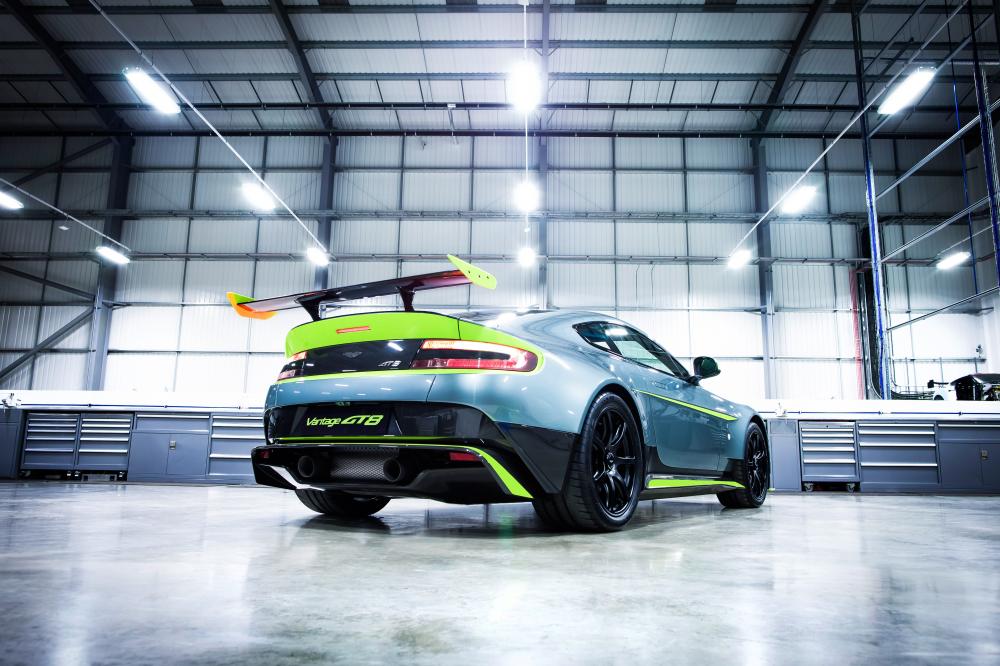 Aston Martin Vantage GT8 2016 (officiel)