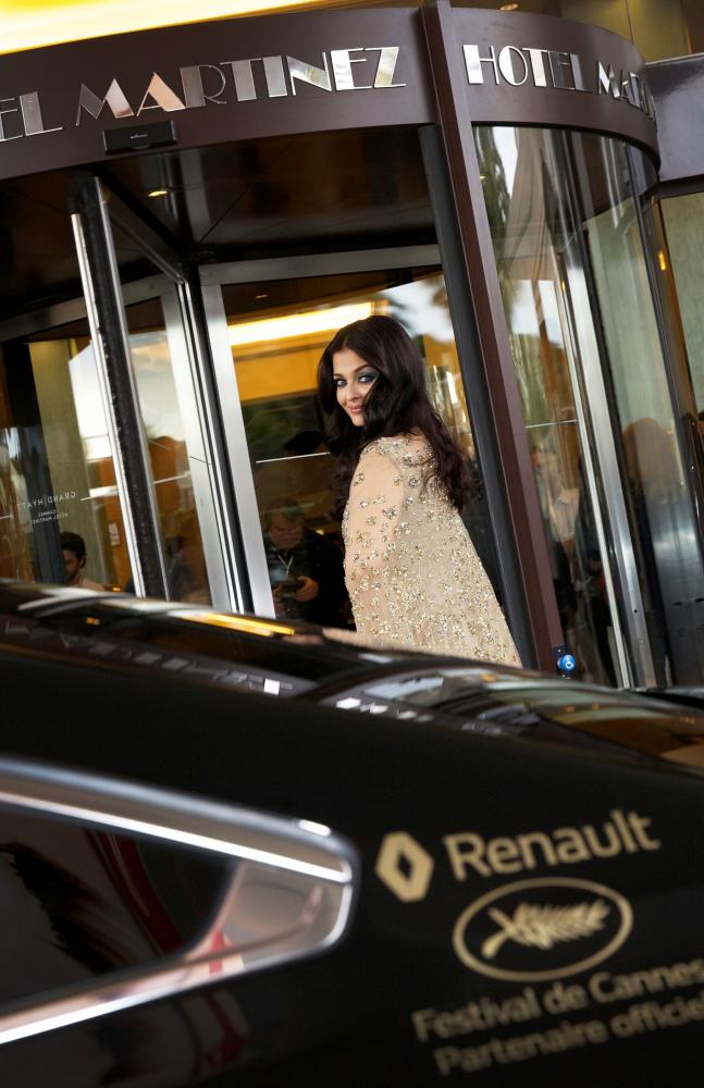  - Défilé de stars à bord du Renault Talisman au Festival de Cannes 2016