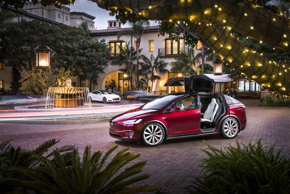  - Tesla X 2015 (officiel)