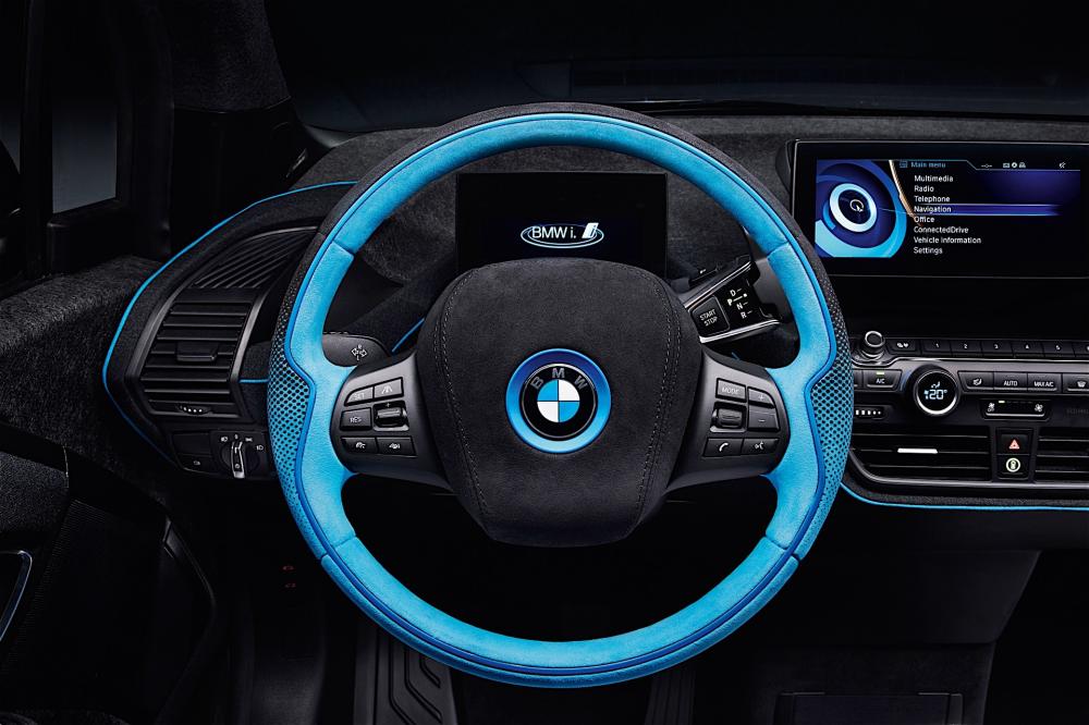  - BMW i3 et i8 Crossfade (officiel)