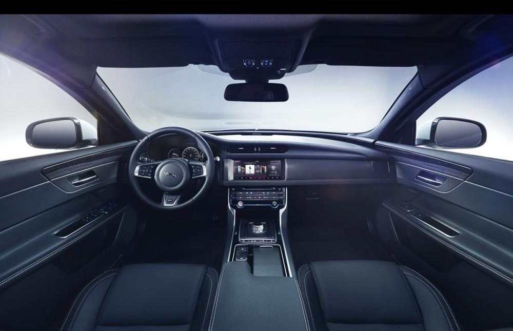  - Jaguar XF 2015