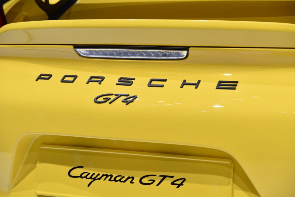  - Porsche Cayman GT4