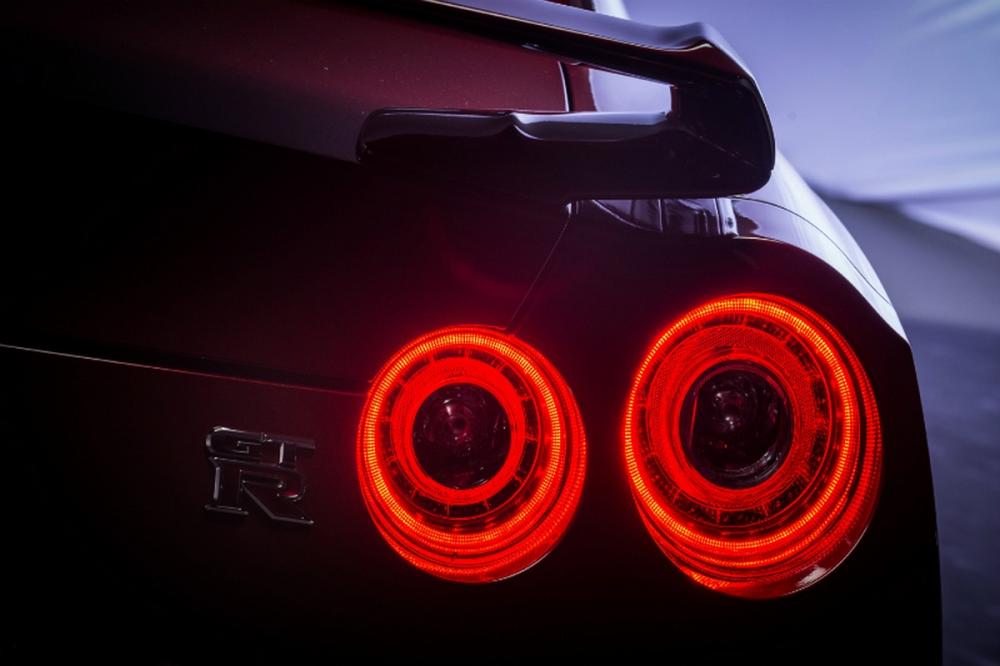  - Nissan GT-R 2015