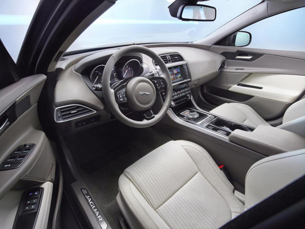  - Jaguar XE : nouvelles photos