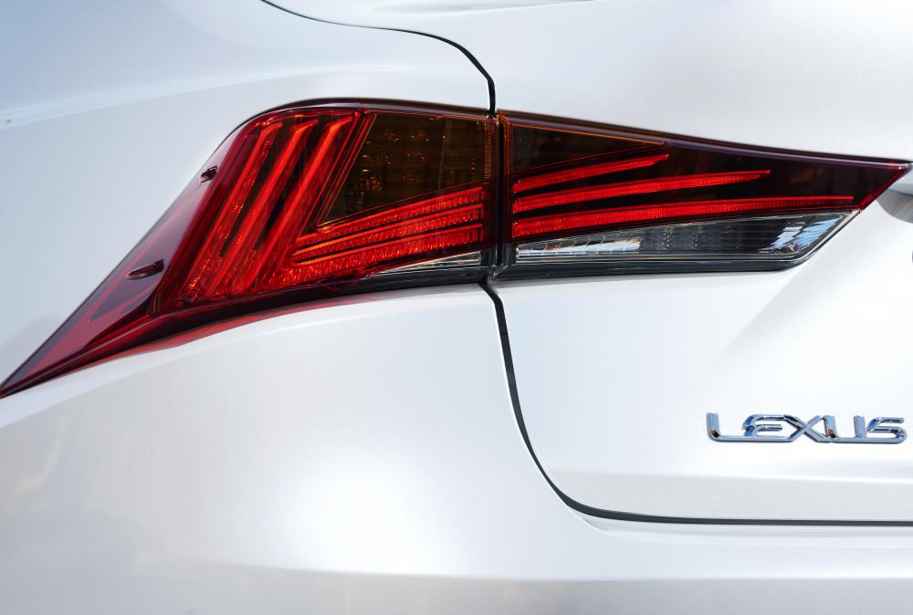  - Lexus IS300h restylée (essai - 2017)