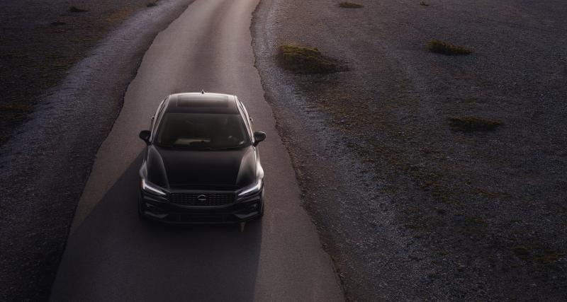 Volvo offre une Black Edition à sa S60 Recharge hybride rechargeable
