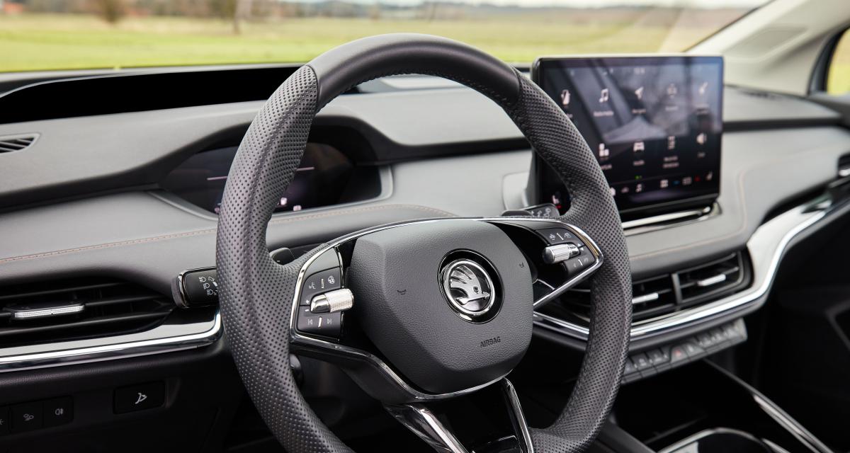 Škoda - Idée numéro 1 pour combattre le froid : équiper sa voiture d'un volant  chauffant 🔥