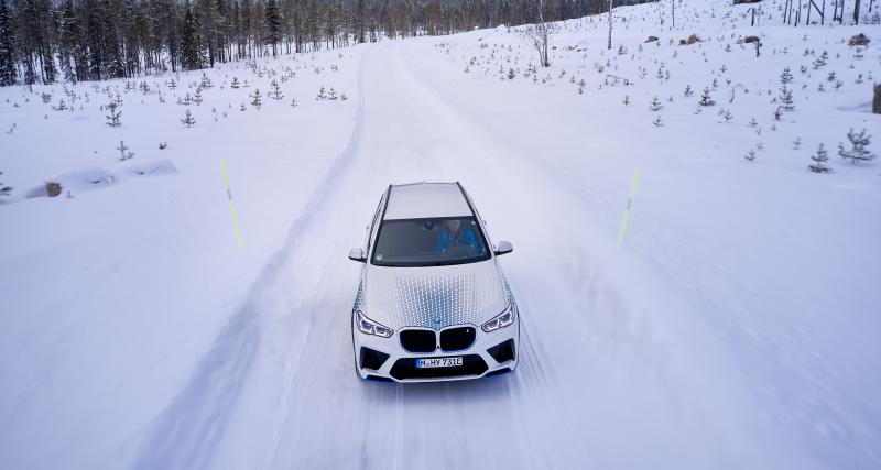 BMW iX5 Hydrogen (2022) : le SUV familial hydrogène prend part à des tests hivernaux avant sa sortie - BMW iX5 Hydrogen (2022)