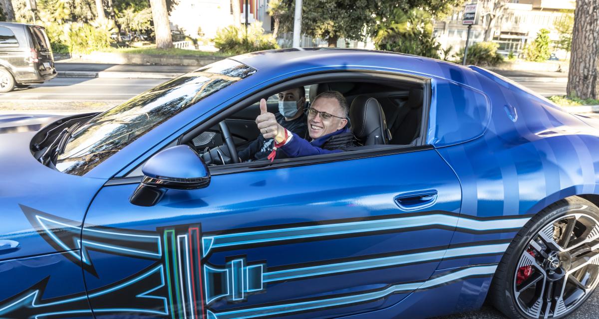 Carlos Tavares s'offre une virée dans Rome au volant de la nouvelle Maserati GranTurismo Folgore