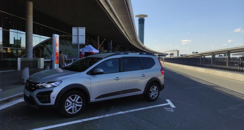 Une semaine au volant du Dacia Jogger : notre essai du break GPL 7 places - Déposer une amie à l’aéroport