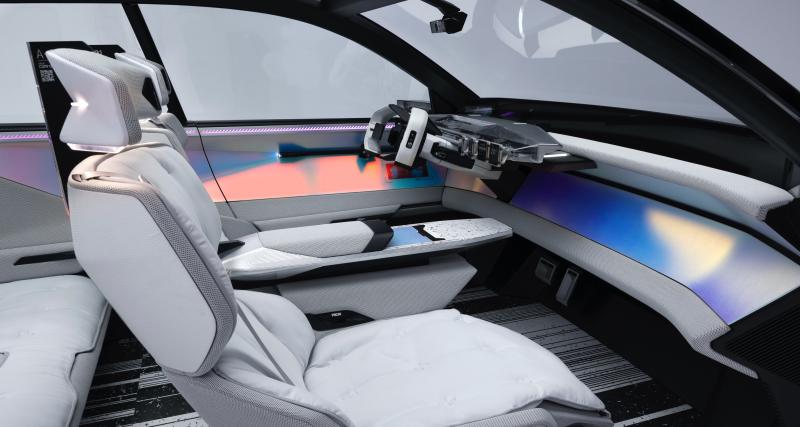 Renault Scénic Vision (2022) : le monospace renaît, il roule désormais à l’électricité et à l’hydrogène - Un cockpit high-tech à bord du Scénic Vision