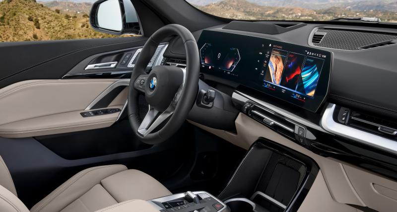 BMW X1 (2022) : photos, date de sortie et prix de la 3e génération du SUV hybride - Le BMW Curved Display s’invite à bord