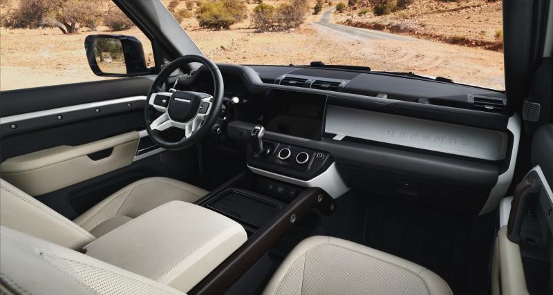 Land Rover Defender 130 (2022) : le baroudeur s’allonge pour cette variante familiale à huit places - Visibilité et luminosité optimales à bord