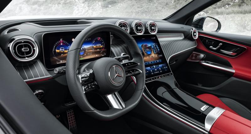 Mercedes-Benz GLC (2022) : photos, infos, autonomie et équipements du nouveau SUV compact hybride rechargeable - Un écran vertical incliné vers le conducteur