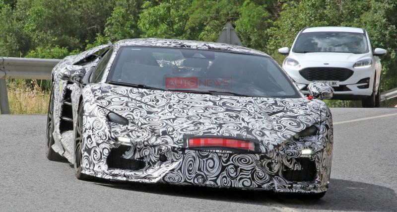 Surprise en plein développement, la remplaçante de la Lamborghini Aventador commence à se montrer