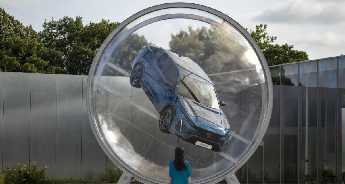 La nouvelle Peugeot 408 s'expose dans une sphère transparente au musée du Louvre-Lens