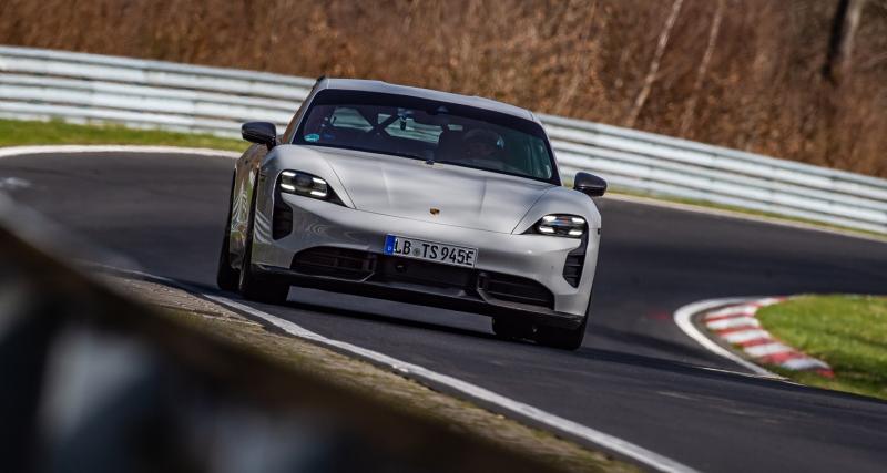 VIDEO - La Porsche Taycan redevient la voiture électrique la plus rapide sur le circuit du Nürburgring - La Porsche Taycan Turbo S établit un nouveau record de vitesse sur le Nürburgring en 2022.