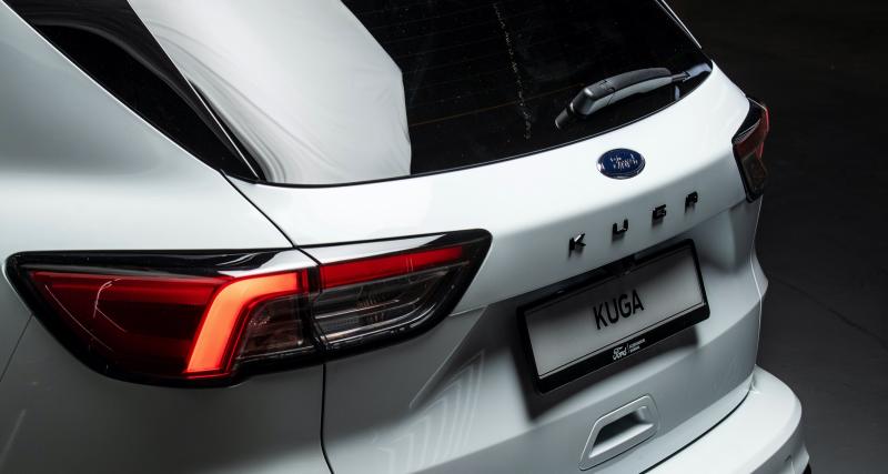 Ford Kuga ST-Line X Pack Black (2022) : le SUV familial mise sur un look sportif et un confort maximal - Ford Kuga ST-Line X Pack Black (2022)