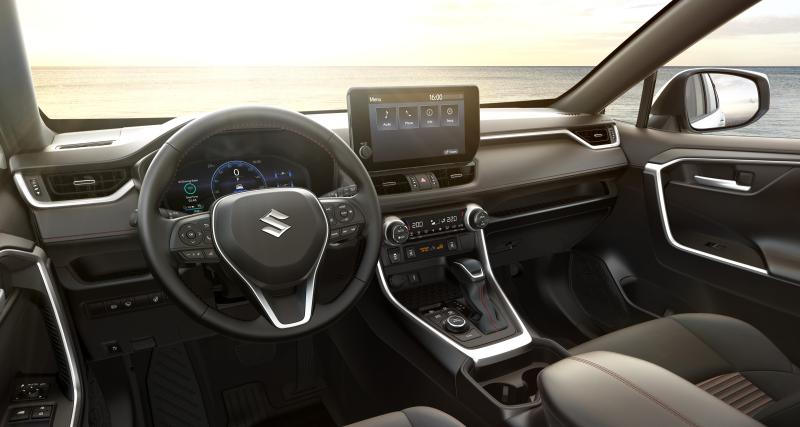 Suzuki Across (2023) : le SUV hybride rechargeable se met à jour, il raccourcit son temps de recharge - Suzuki Across