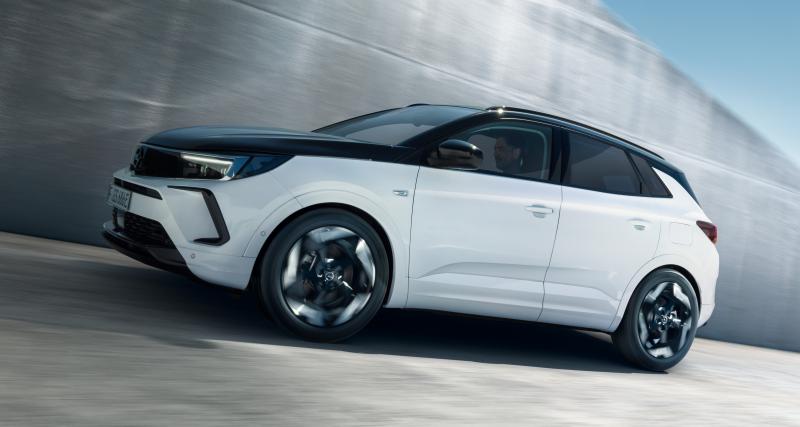 Opel Grandland GSe (2022) : le SUV compact se décline dans une version sportive de 300 chevaux